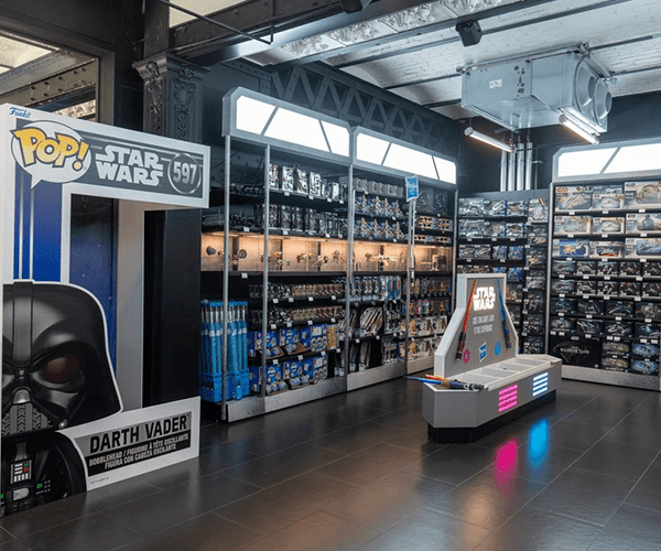 L'étage Vaisseau — Toute la saga STAR WARS™ dans un décor de vaisseau spatial
